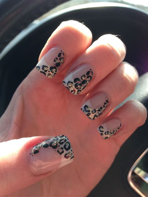 gold leopard print nails